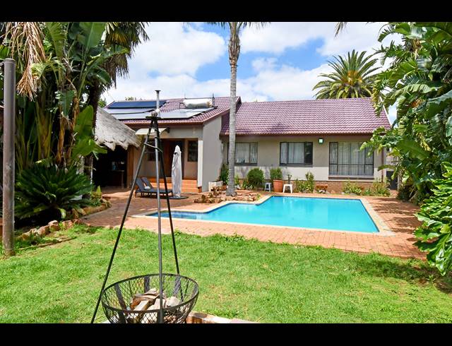 4 BEDROOM FREEHOLD FOR SALE IN HIGHWAY GARDENS